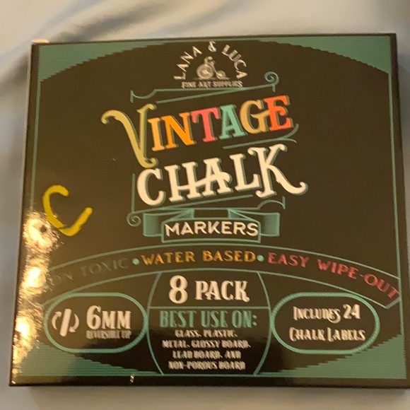 Chalk easel and 4 small chalk signs, used chalk markers…set - Picture 2 of 5